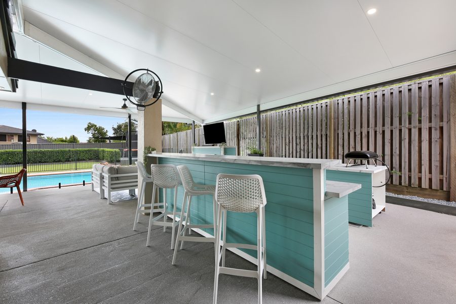 16 Collingwood Avenue, Robina — sold $1,700,000 after about 127 days.
