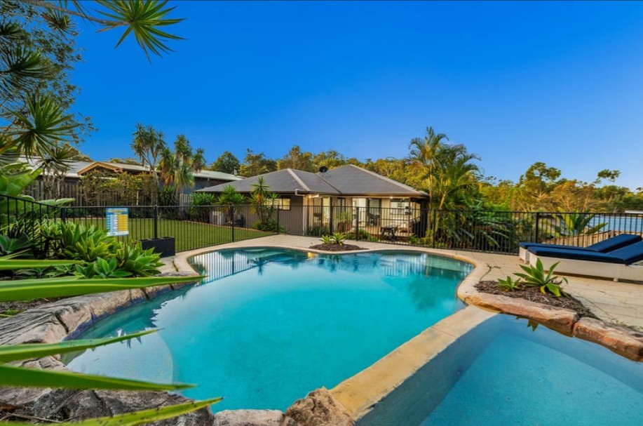 14 Grove Creek Close