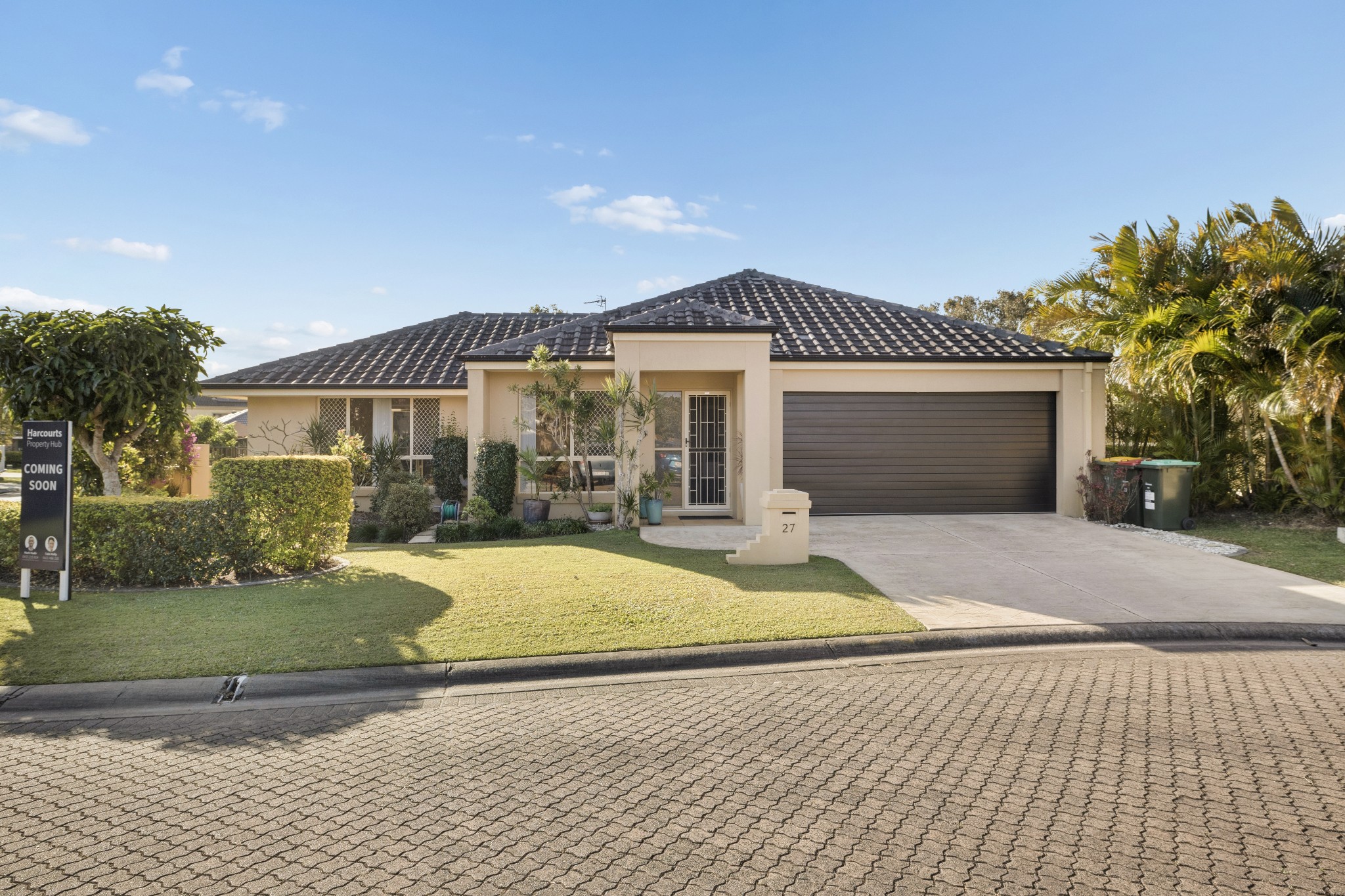 27 Hillsborough Close