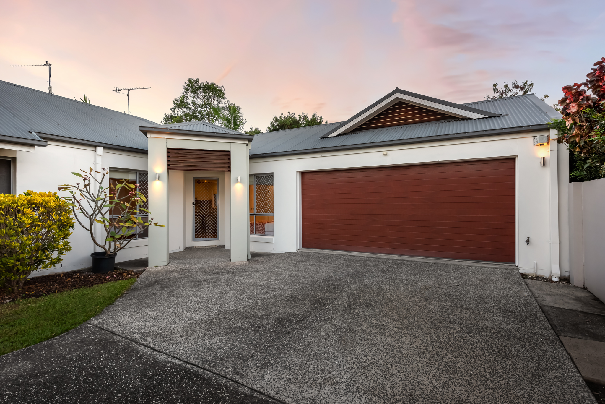 2/37 Heights Drive