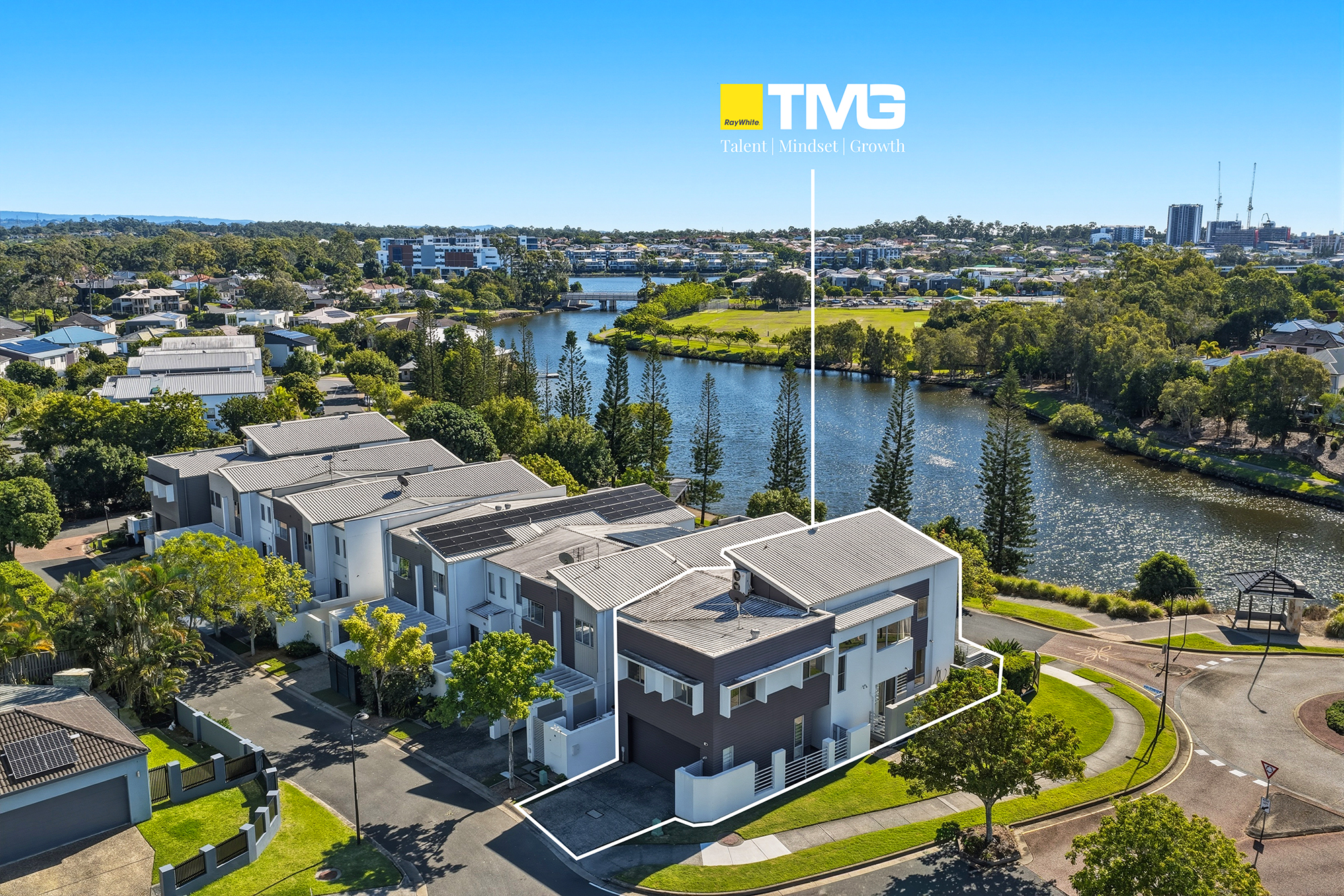 22/31 Port Peyra Crescent