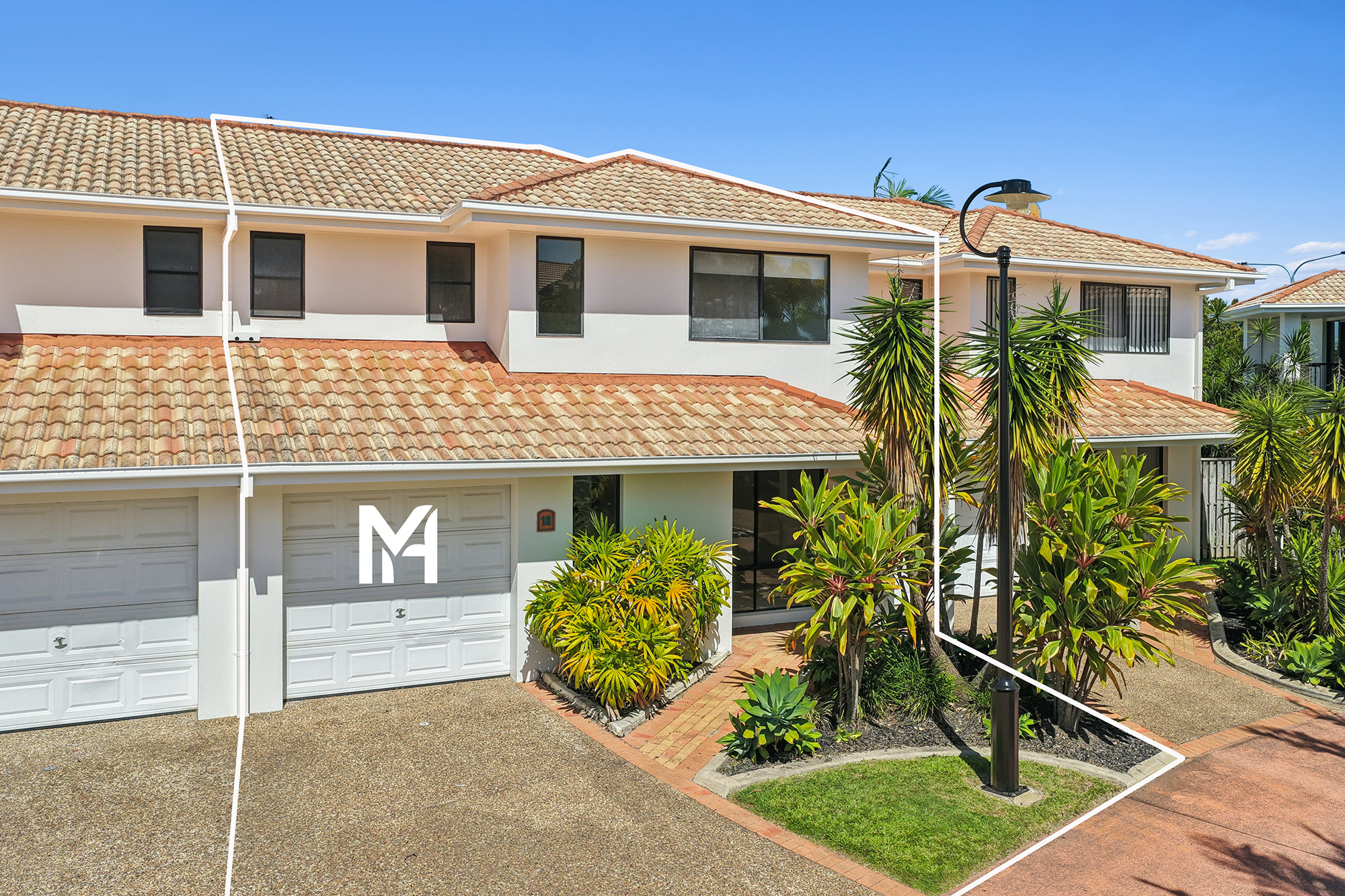18/323 Christine Avenue