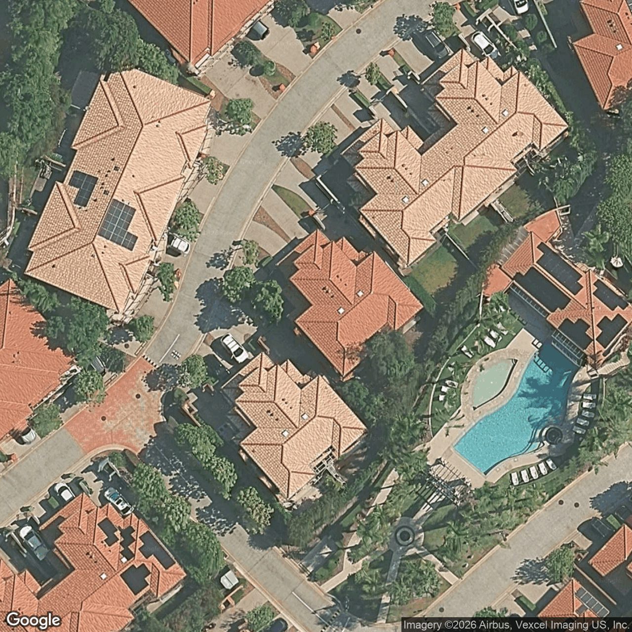 Aerial view of 73/4 University Drive
